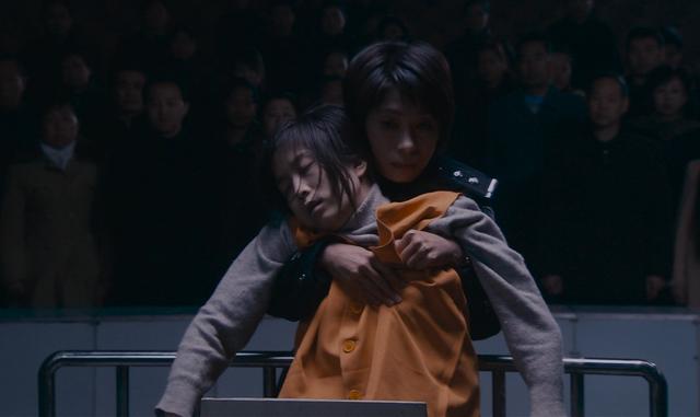 执行死刑的女法警爱上了囚犯的丈夫，原来男人找她是想为妻子报仇