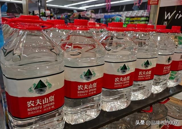 国内最好的矿泉水排行榜,水质最好的矿泉水排名