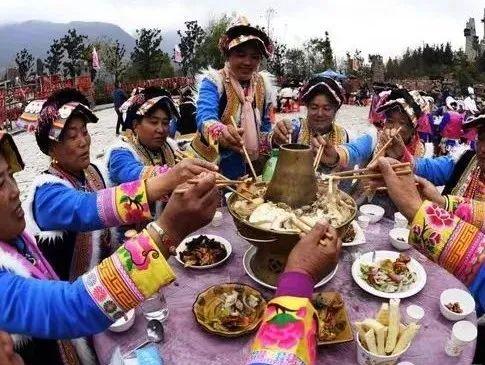 假期余额不足？NO!NO!NO!云境北川坝坝宴、羌风民俗展演火热进行中！