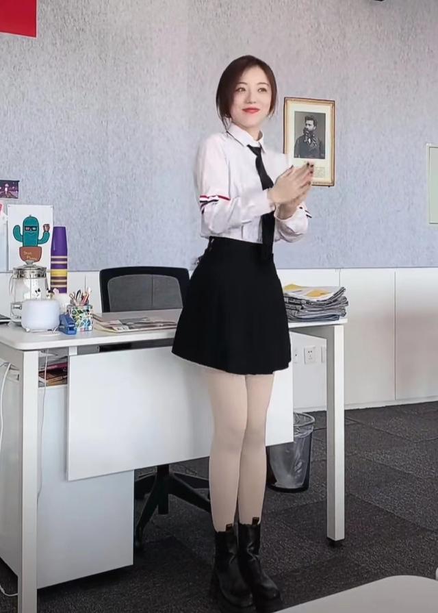 超短裙现象什么意思,超短裙的概念