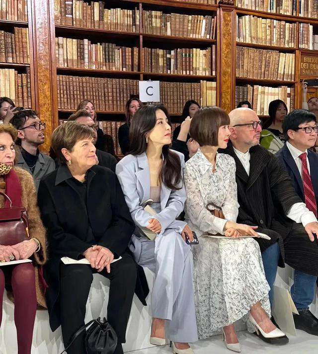 西服套装搭配什么鞋子好看,女西装裤搭配鞋子图片