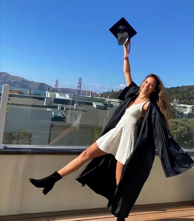 媒体评谷爱凌被男粉丝拦下合影4，谷爱凌是谁