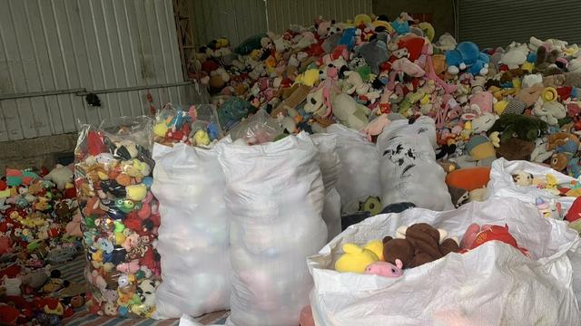 适合新手摆地摊做的小本生意，2元店一年能挣多少钱