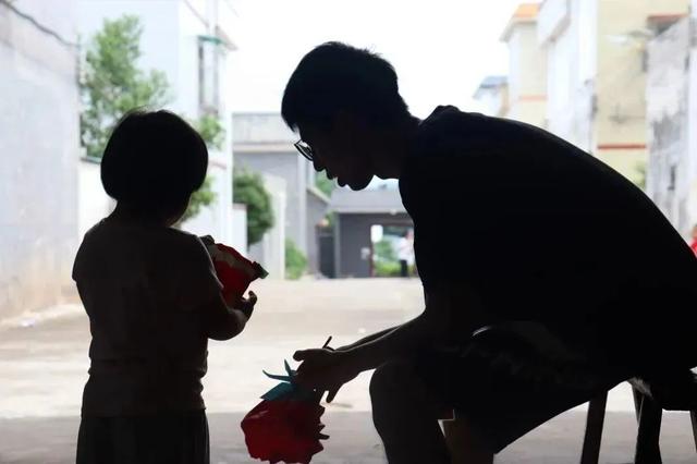 小女孩游泳会感染hpv吗,小女孩游泳衣要连体的好还是不连好