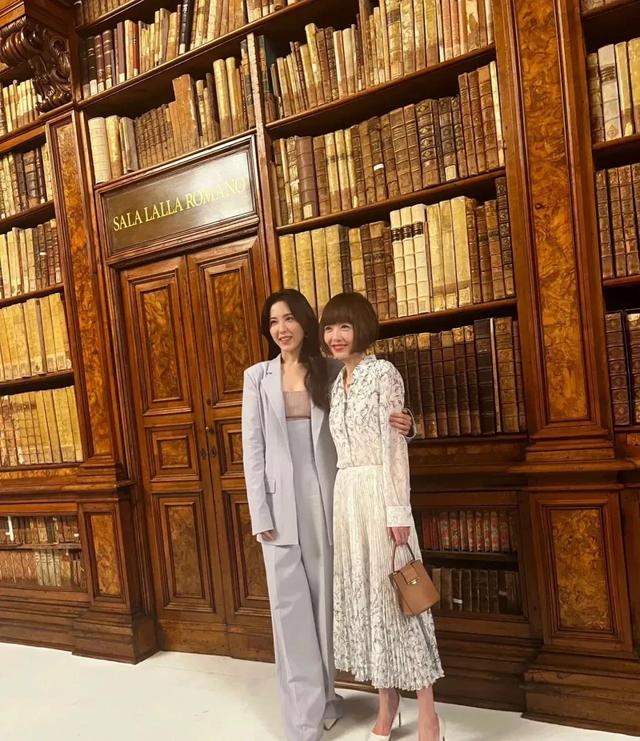 西服套装搭配什么鞋子好看,女西装裤搭配鞋子图片