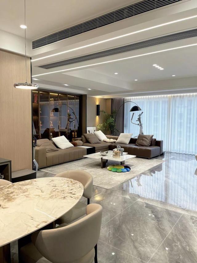 柳满坡,两只老虎by柳满坡