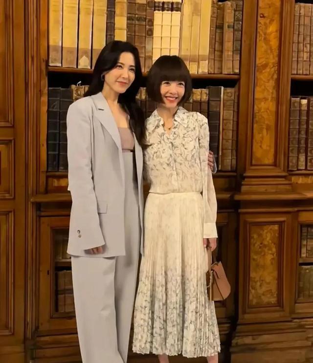 西服套装搭配什么鞋子好看,女西装裤搭配鞋子图片