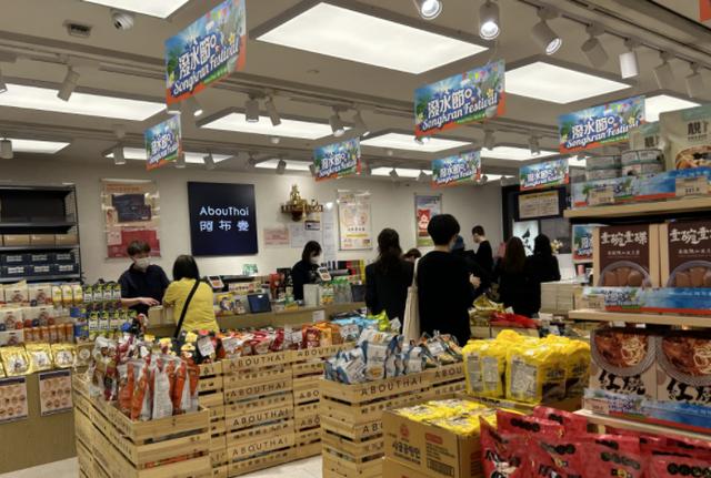 洪晃个人资料简介,洪晃的家世