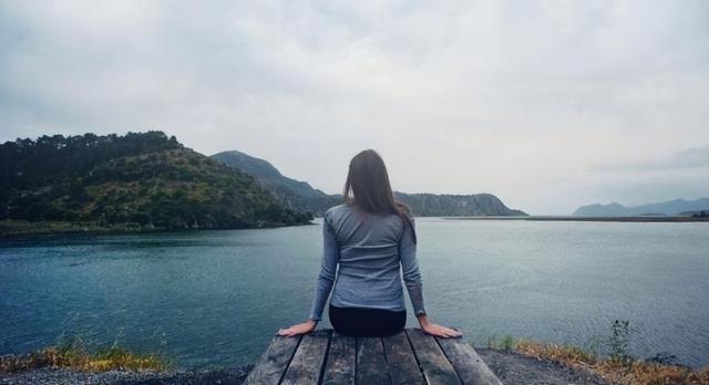 人均年收入8000元算贫困家庭吗，2022年人均年收入多少算贫困