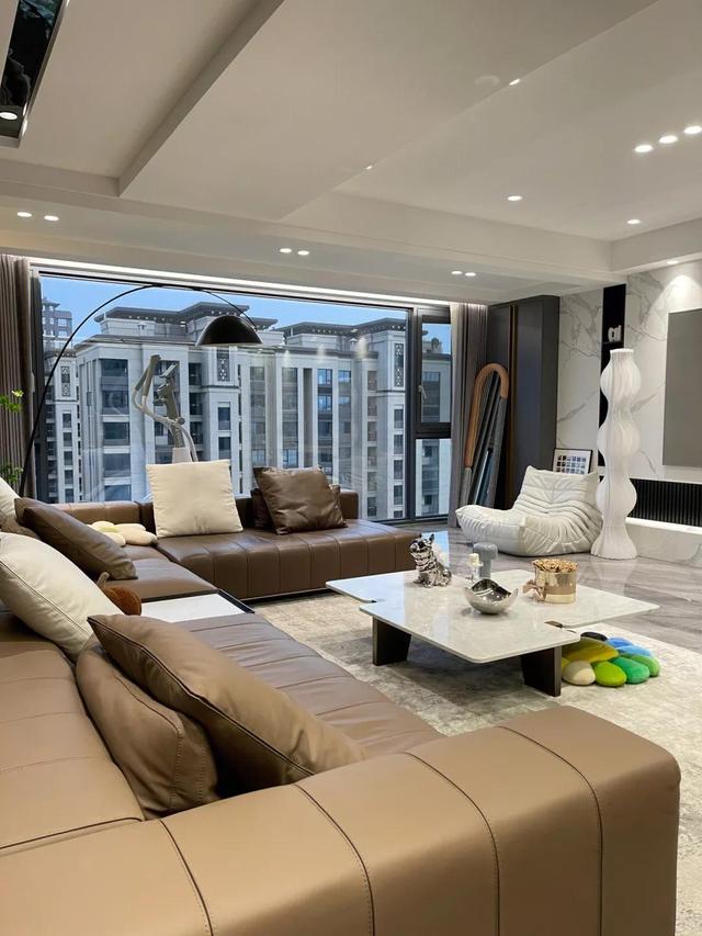 柳满坡,两只老虎by柳满坡