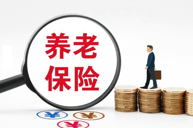 最低档社保交满15年，60岁退休后，每个月能领取多少？