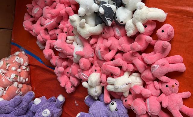 适合新手摆地摊做的小本生意，2元店一年能挣多少钱