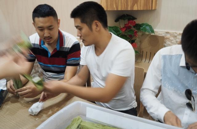 迪拜做什么生意赚钱快一点呢，迪拜什么生意比较赚钱