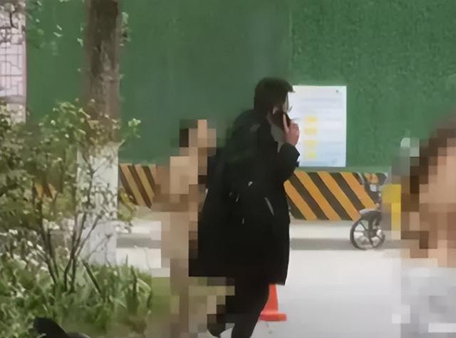 美女全部衣服抛光了,美女全部衣服抛光了图片