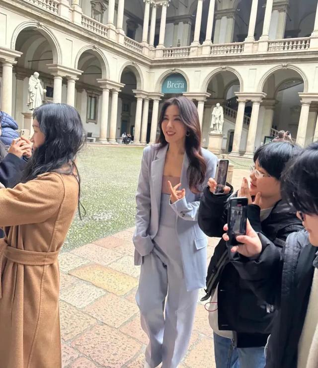 西服套装搭配什么鞋子好看,女西装裤搭配鞋子图片