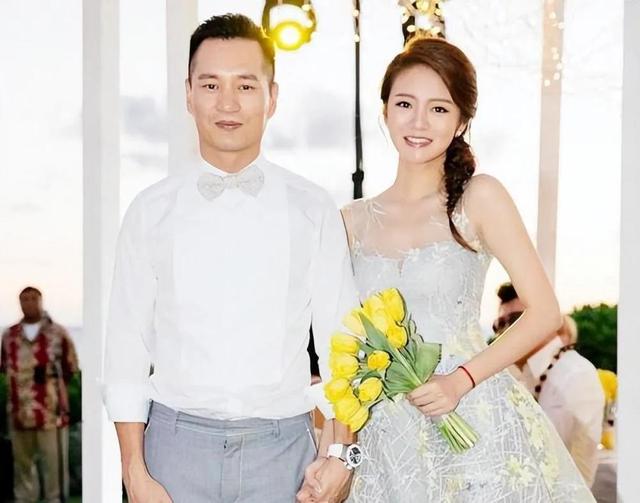 晨妤小美女，吃饭睡觉逗艾艾