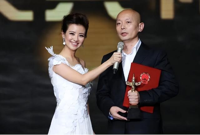 新闻直播间女主持人名单及照片，中央电视台新闻直播间女主持人名单及照片