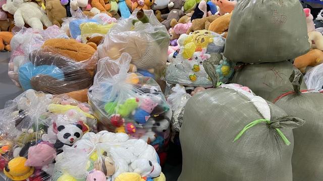 适合新手摆地摊做的小本生意，2元店一年能挣多少钱