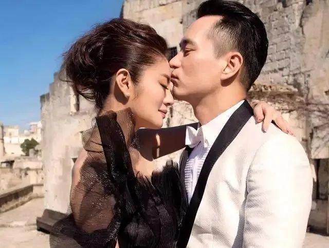 晨妤小美女，吃饭睡觉逗艾艾