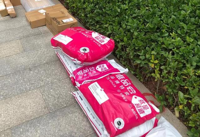 女装品牌前十名排行榜有哪些品牌,女装品牌前十名排行榜有哪些品牌女女毛衣