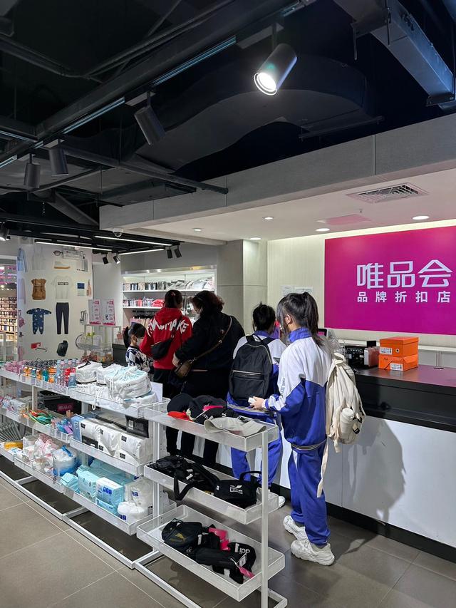 女装品牌前十名排行榜有哪些品牌,女装品牌前十名排行榜有哪些品牌女女毛衣