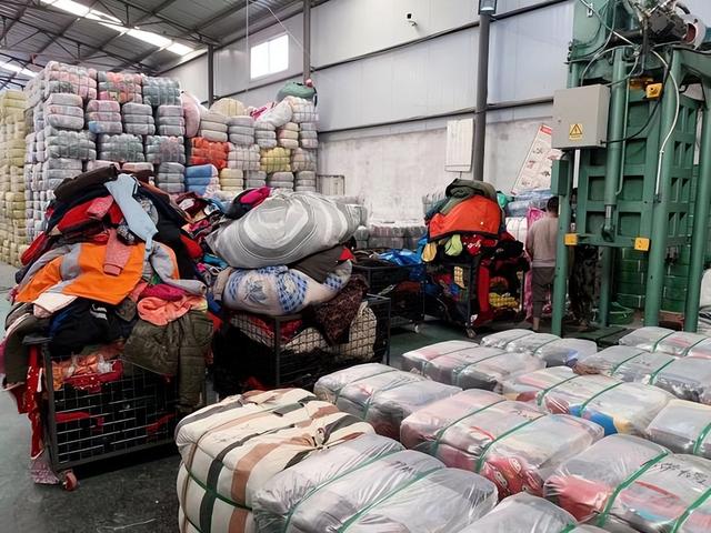 附近回收旧衣服上门电话，回收旧衣服的厂家联系方式