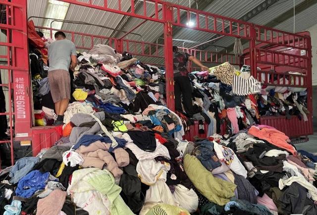 附近回收旧衣服上门电话，回收旧衣服的厂家联系方式