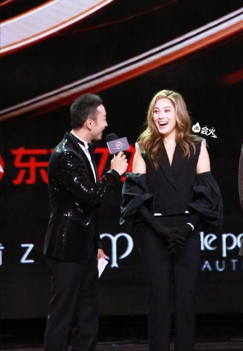 媒体评谷爱凌被男粉丝拦下合影4，谷爱凌是谁