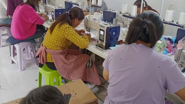 适合新手摆地摊做的小本生意，2元店一年能挣多少钱