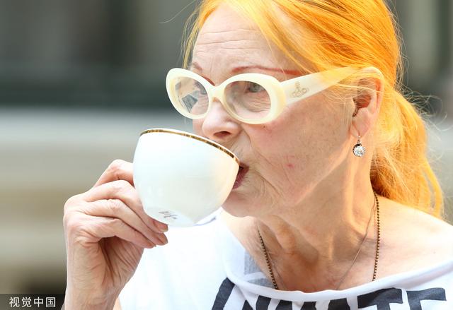 著名服装设计师有哪些人,著名服装设计师及作品欣赏