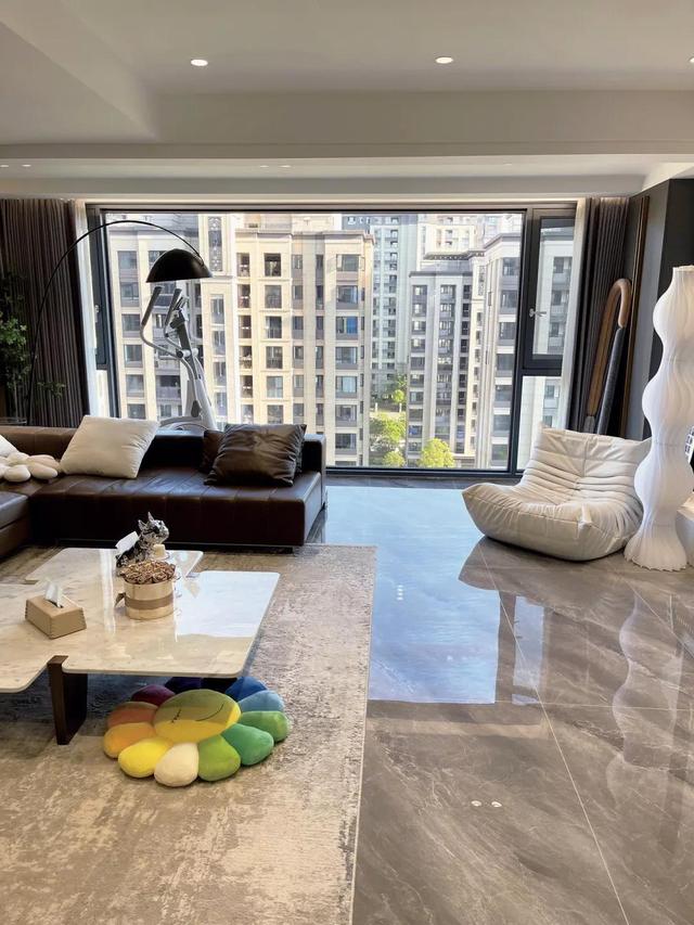 柳满坡,两只老虎by柳满坡