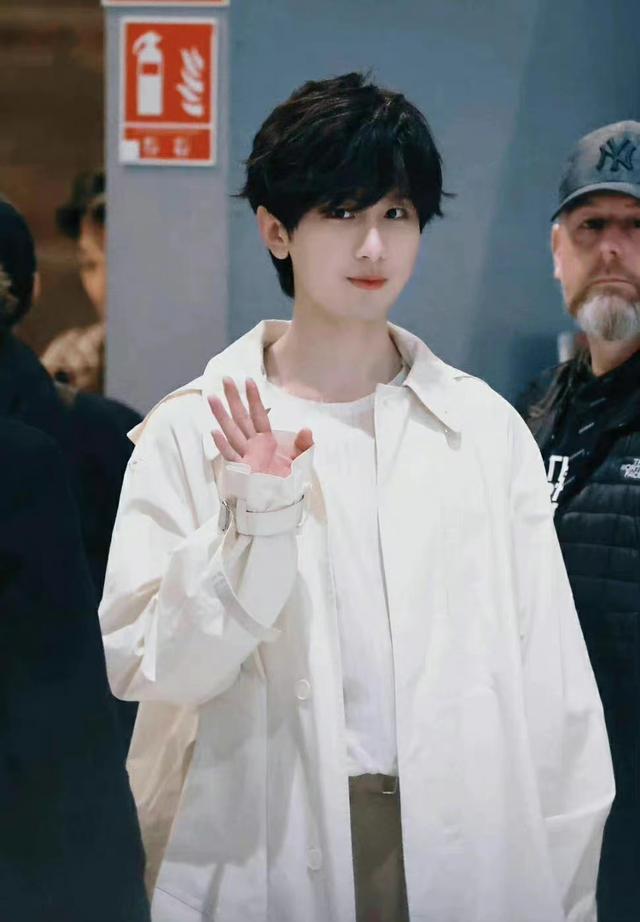 风衣进货一般多多少钱,库存风衣处理