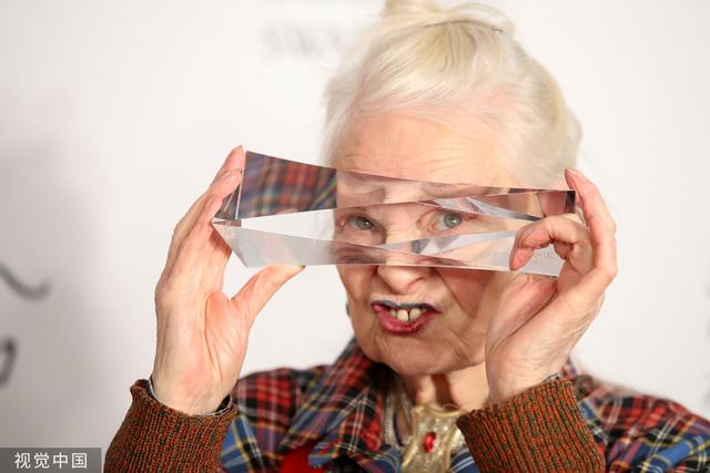 著名服装设计师有哪些人,著名服装设计师及作品欣赏