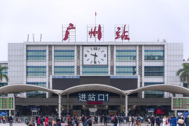 回收旧衣服上门电话，收废品上门电话附近