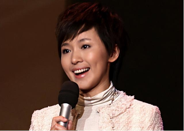 新闻直播间女主持人名单及照片，中央电视台新闻直播间女主持人名单及照片