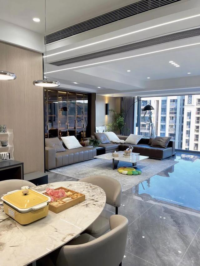 柳满坡,两只老虎by柳满坡