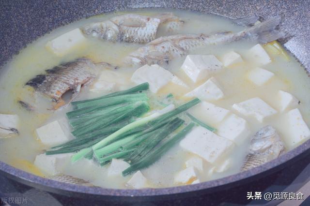 鲫鱼汤炖多久才会变奶白色,怎么做鲫鱼汤又白又鲜