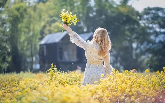 人均年收入8000元算贫困家庭吗，2022年人均年收入多少算贫困