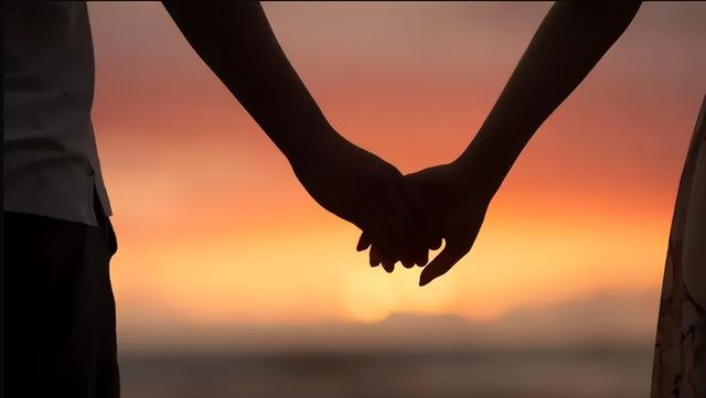 男朋友想睡自己正常吗,男朋友想睡你是爱你吗