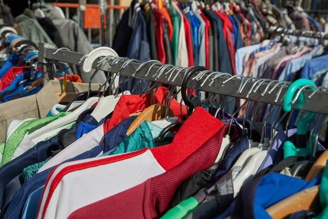 回收旧衣服上门电话，收废品上门电话附近