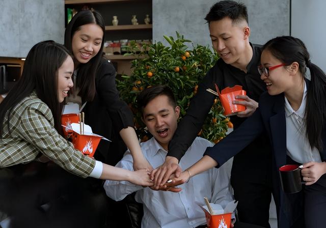 深圳教师一年30万,深圳教师年薪27万怎么样