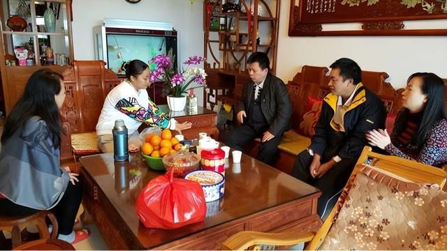 给老师送礼怎么把老师约出来,给老师送礼的最佳地点