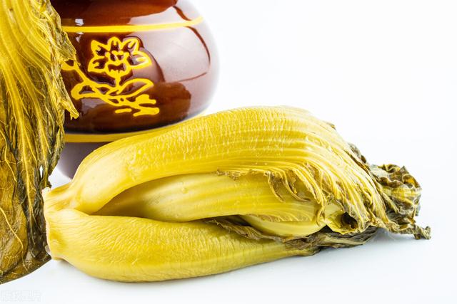 腌制的酸菜可以放冰箱冷冻吗，腌制的酸菜可以放冰箱冷冻吗多久