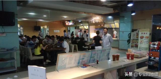 开奶茶店的优势和劣势，奶茶店企业想法和描述200字