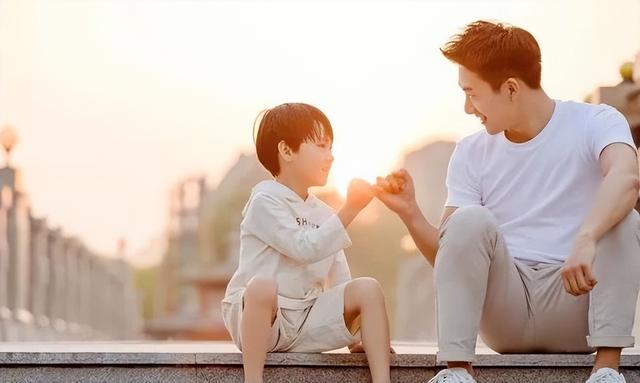 如何与父母沟通英语作文80词带翻译，如何与父母沟通英语作文80字