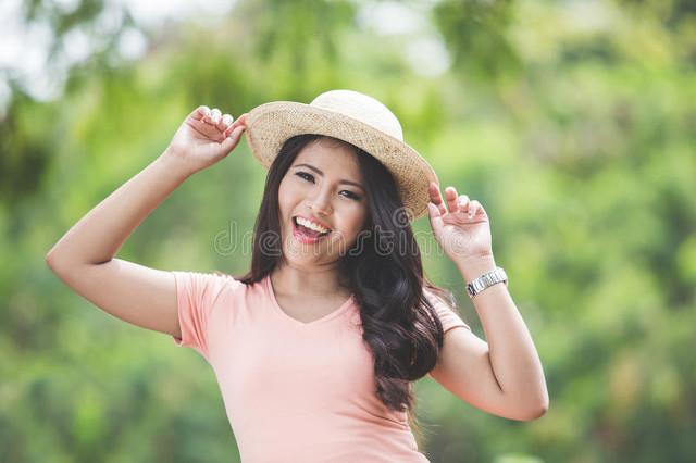 一个农村残废男人，做母亲的情人，十年后娶了女儿，比戏剧还精彩