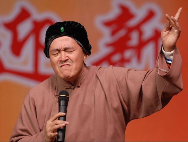 成龙个人资料简介图片大全，成龙个人资料简介_年龄