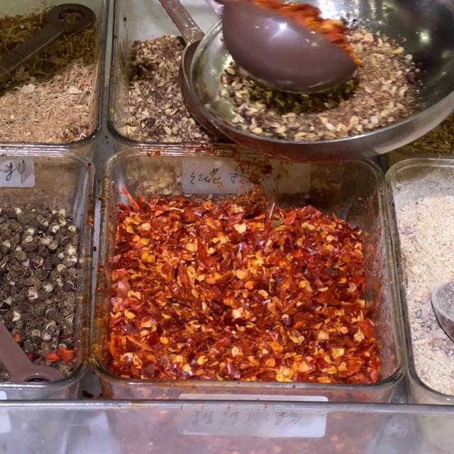 小龙虾哪些部位可以吃，小龙虾的哪个部位不能吃