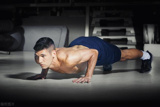 家里臀部训练，家里练臀部的健身动作