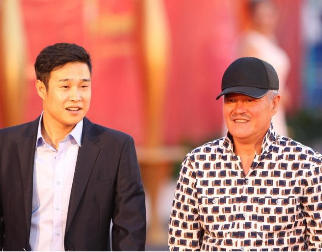 成龙个人资料简介图片大全，成龙个人资料简介_年龄